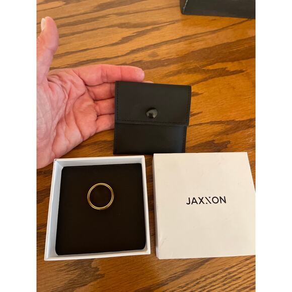 Jaxxon Single Stone Comfort Fit Band
- 7mm Gold - Picture 6 of 9